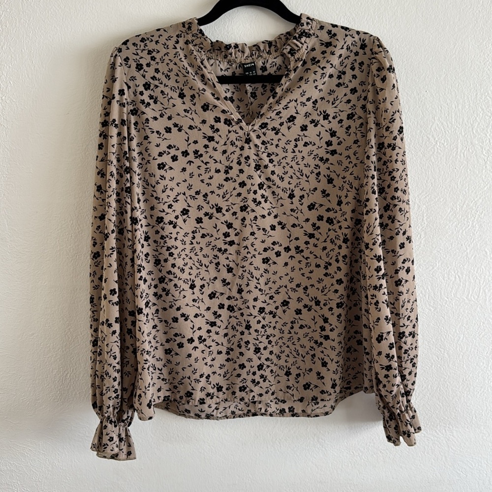 Shein women’s Floral black and beige long sleeve Patterned Blouse size large